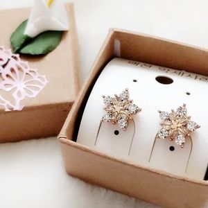 NEW star-shape crystal earrings in rose gold